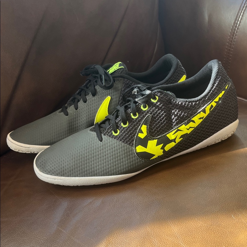 Nike Men's Elastico Pro III Court Soccer Shoes US 11